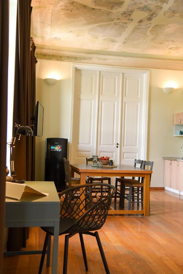 Neoclassical Athens Residence Atenas Exterior foto